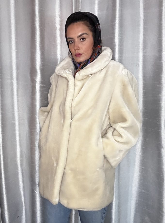 Manteau vintage en fausse fourrure blanche – Style old Hollywood
